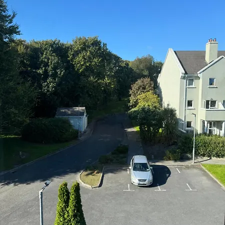 A Cozy Walking Distance To The With A Private Bathroom